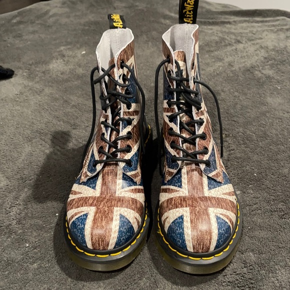 Dr. Martens Shoes - Women doc Martin brand new